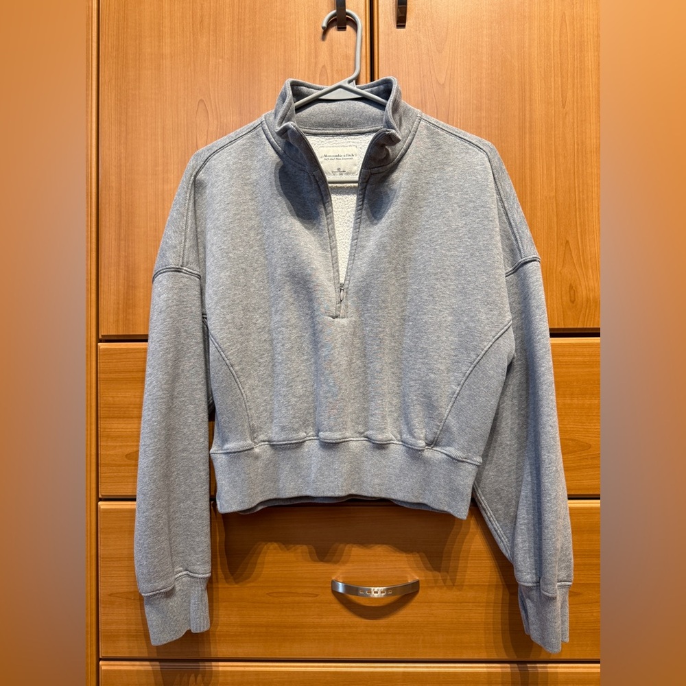 Abercrombie & Fitch Light Gray Fleece-Lined Pullover